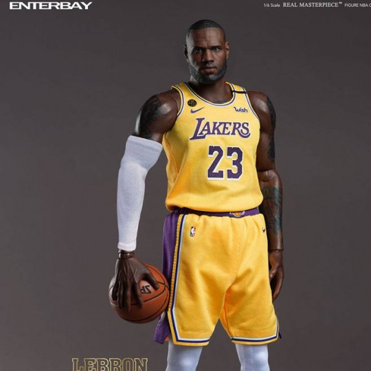 NBA Collection Real Masterpiece Action figure 1/6 LeBron James 30 cm