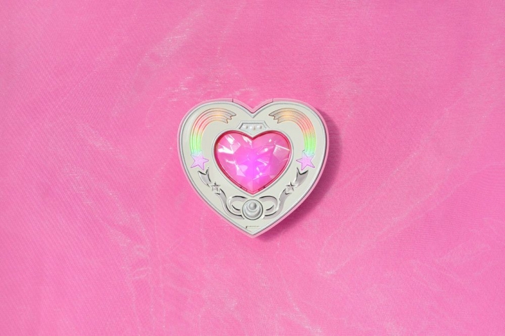 Pretty Guardian Sailor Moon Proplica Replica Cosmic Heart Compact Brilliant Color Edition 10 cm